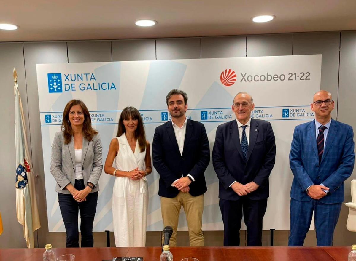 De izqda a dicha; Natalia Prieto, Directora Xeral de Admón. Local, Concepción Campos, Codirectora Red Localis, Diego Calvo, Vicepresidente Segundo Xunta, Manuel Reigosa, Rector Universidad de Vigo y Alberto Vaquero, Codirector Red Localis
