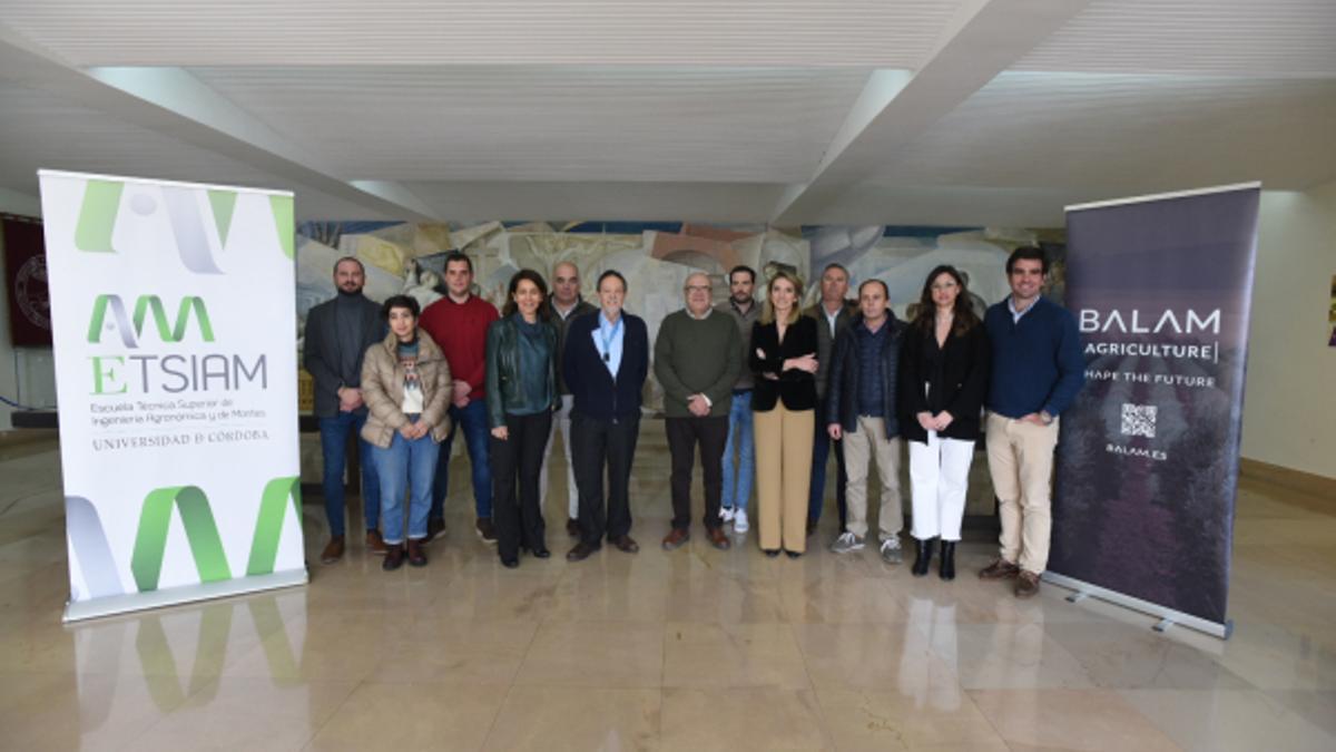 Representantes de la UCO y Balam Agriculture, en la presentación de la variedad de olivar sultana.