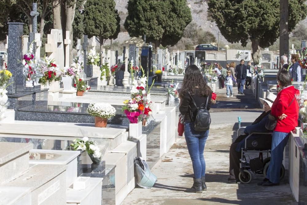 Día de Todos Los Santos en el cementerio de Los Remedios (Cartagena)