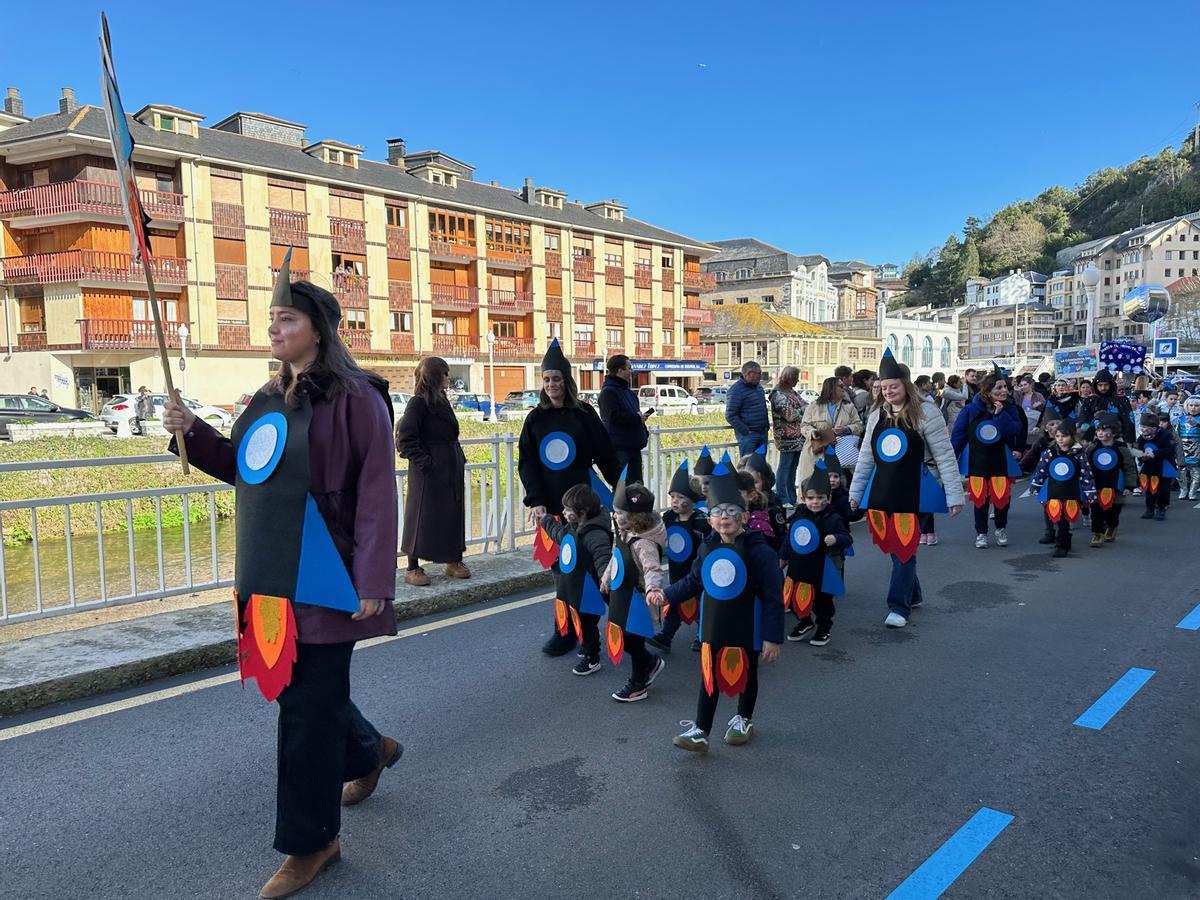 En imágenes: el creativo desfile de carnaval de los colegios de Luarca