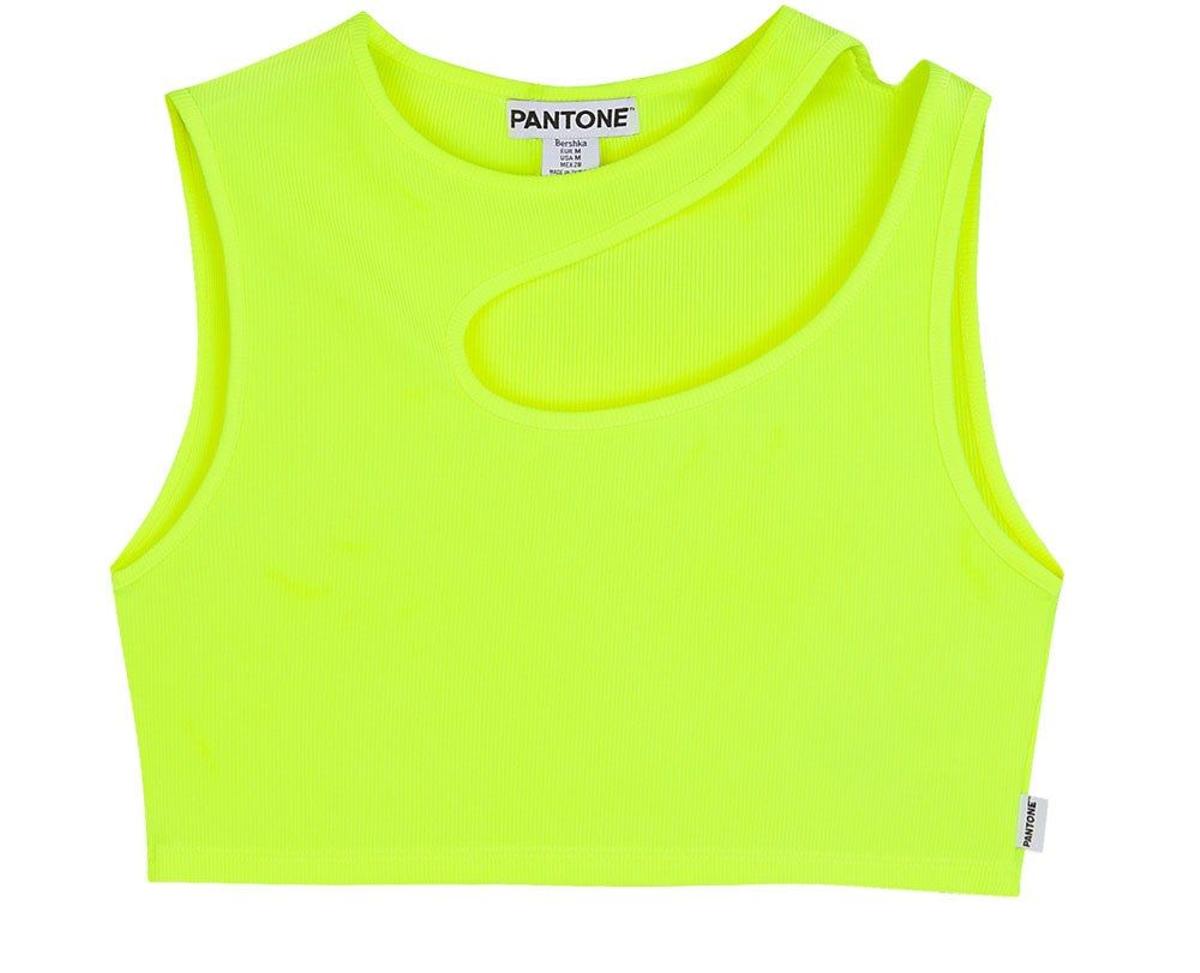 Top amarillo neón de la colección Pantone de Bershka. (Precio: 9, 99 euros)