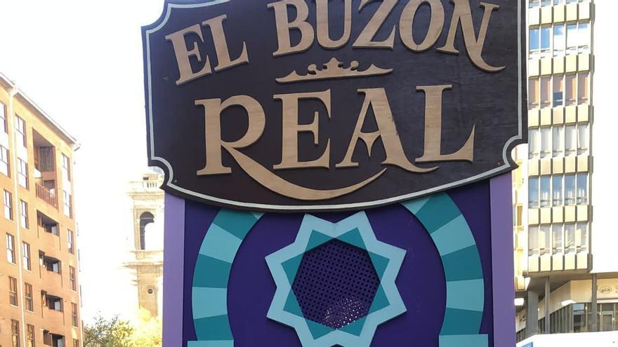 El Buzón Real de plaza Salamero, vandalizado