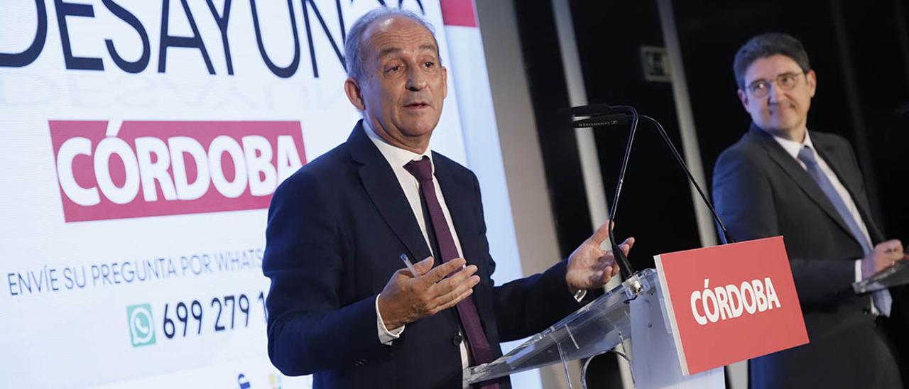 Gabriel Pérez Alcalá y Rafael Aranda, durante un momento del turno de preguntas de &#039;Los Desayunos&#039;.