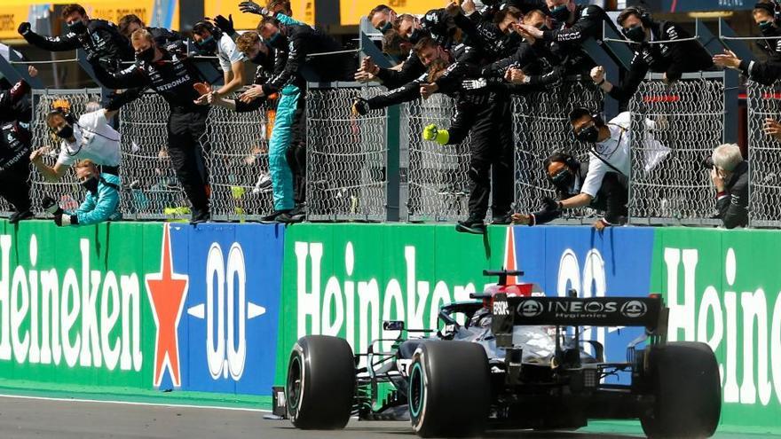 Lewis Hamilton celebra la victoria