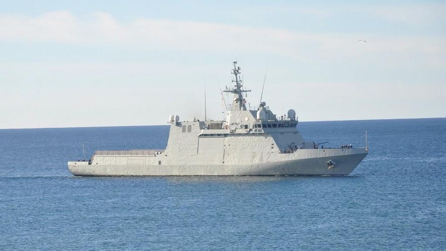 Dos buques de la Armada Española se exhiben en el Puerto de Santa Cruz
