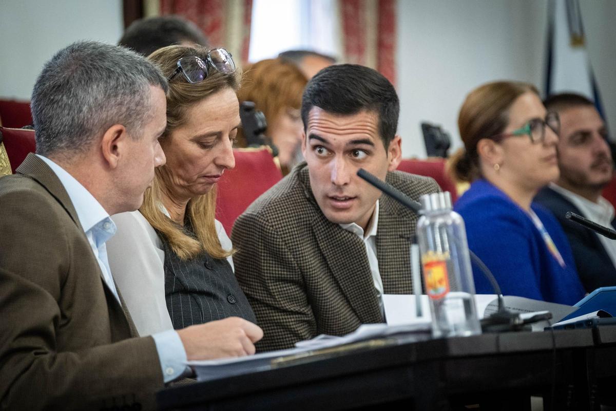 El portavoz del PP, Juan Antonio Molina, durante un pleno.