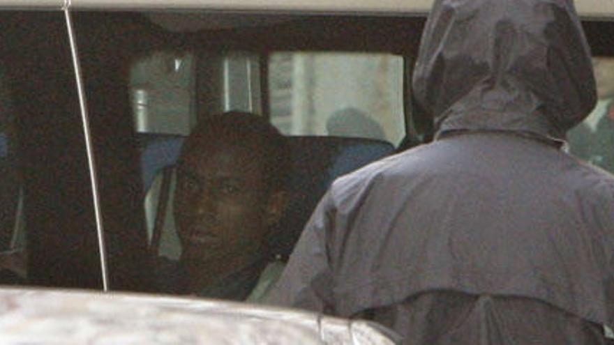 El pirata 'Abdu Willy' es trasladado por la policía