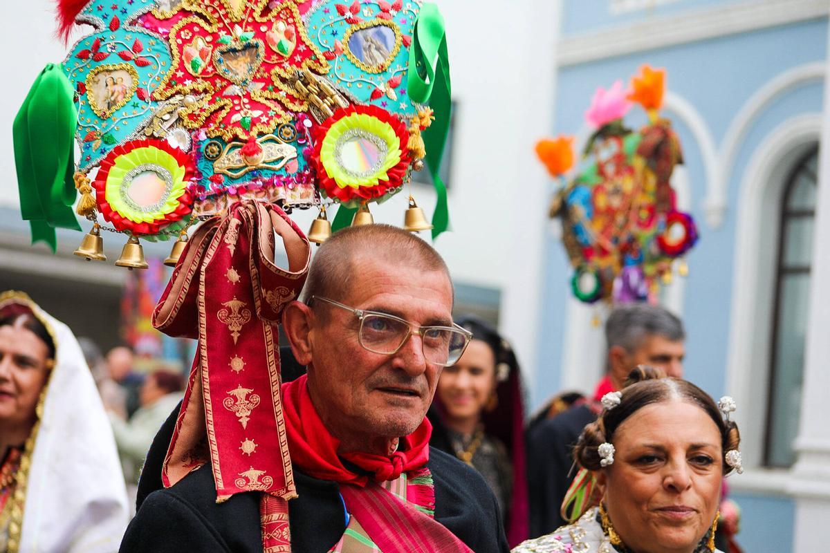 Desfile de indumentaria tradicional