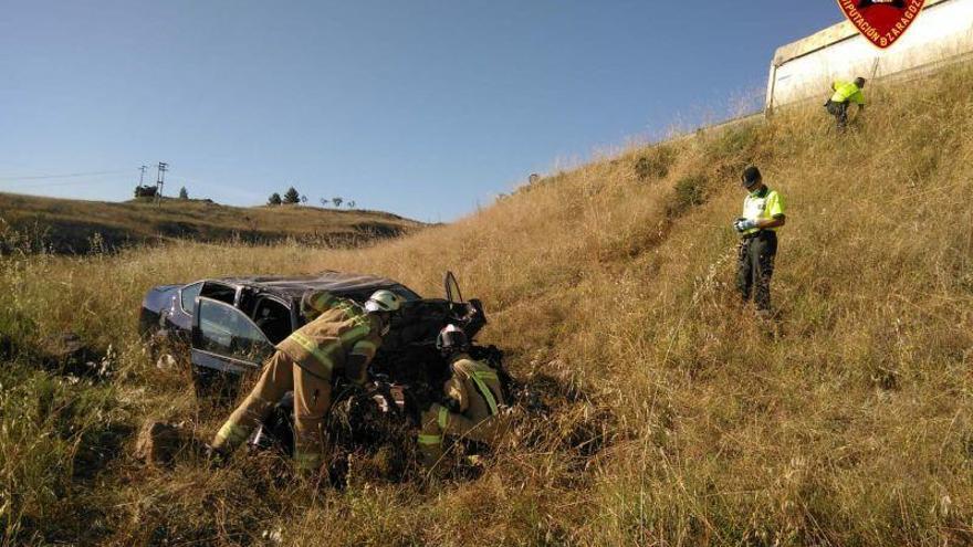 Fallece una conductora en un choque contra un camión en Paracuellos de Jiloca