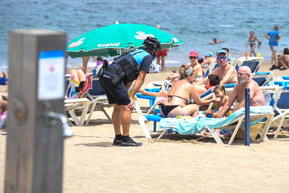 Las mascarillas invaden Las Canteras