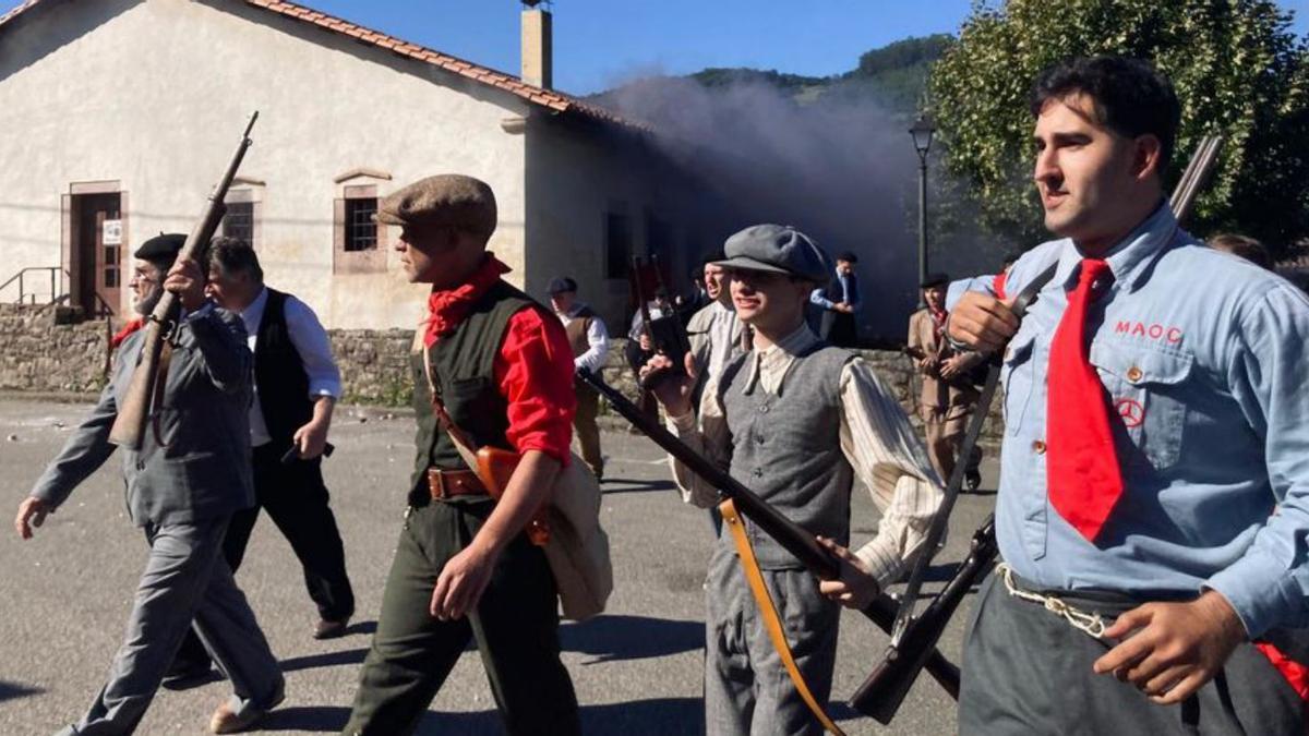 Los recuerdos del 34 estallan en Candamo: así fue la recreación del octubre asturiano