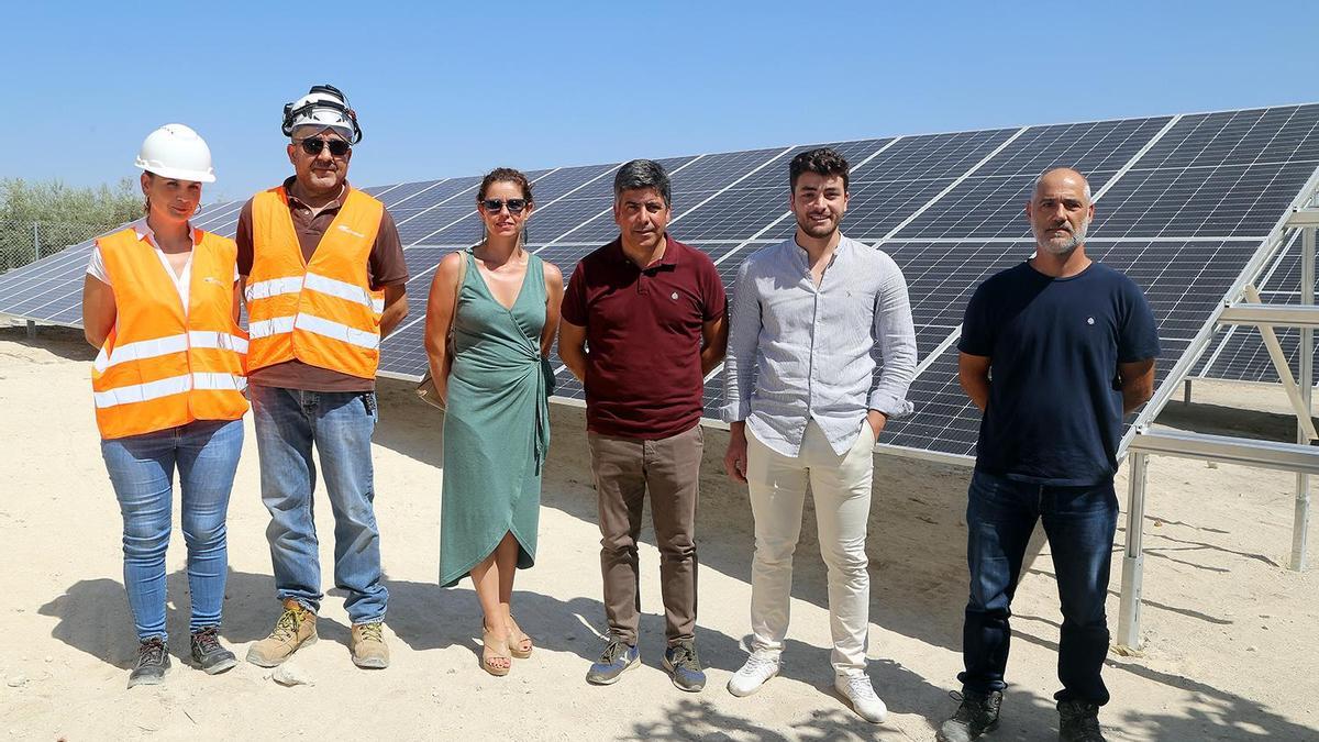 Raquel Casado y Rafael Llamas, junto a responsables de Aguas de Montilla y de Intelec Ingeniería Energética.