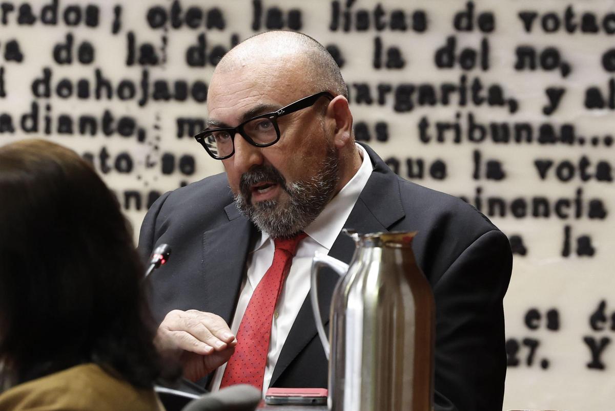 Koldo se somete a una prueba caligráfica para comparar su letra con los papeles de Aldama