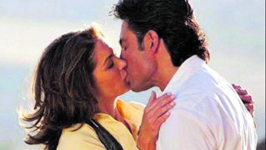 Los apasionados besos de las telenovelas hispanoamericanas se acabaron, de momento.