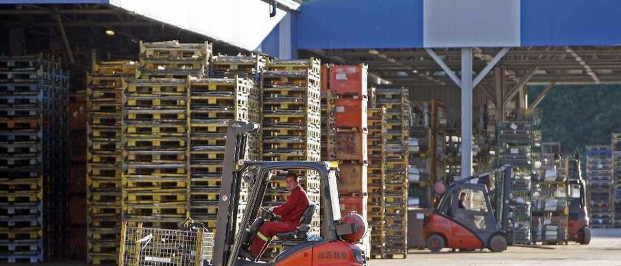 Almacén logístico de la planta de Gestamp Vigo en el polígono porriñés de As Gándaras. // Marta G. Brea