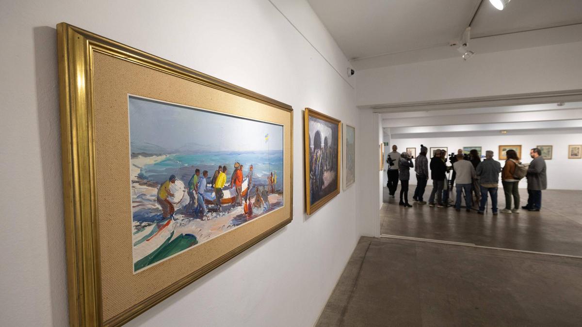 Fotos de la exposición 'Paisatgismes' que repasa la historia pictórica de Ibiza