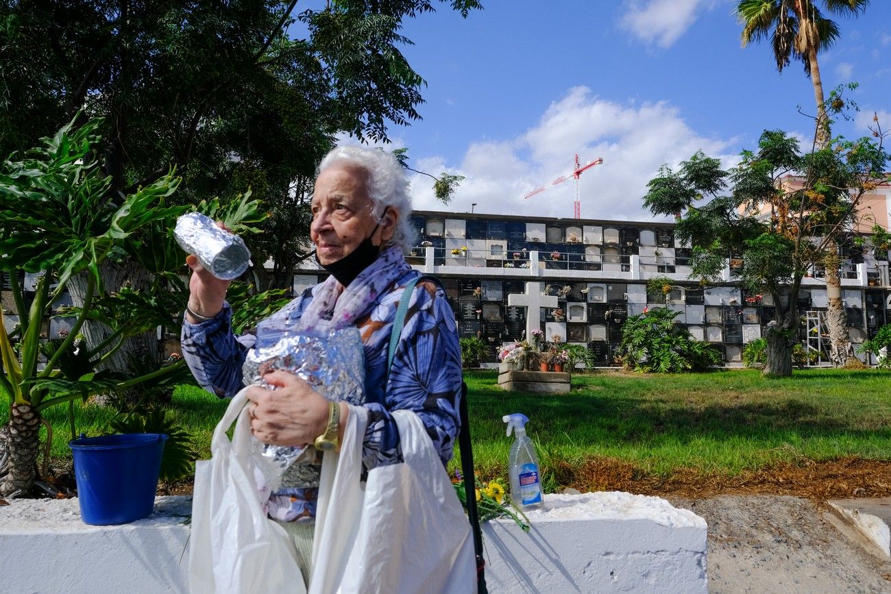 El cementerio de Vegueta, en la víspera del Día de Difuntos