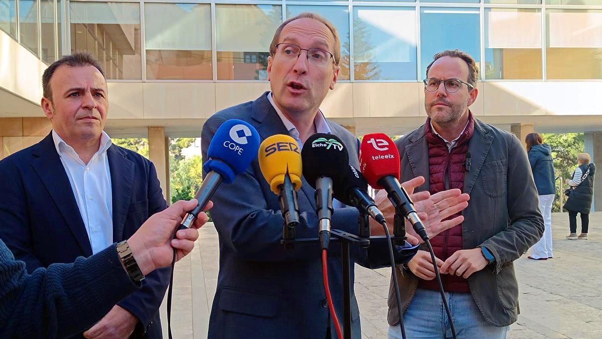 La rueda de prensa ofrecia por los cargos socialistas en Elche