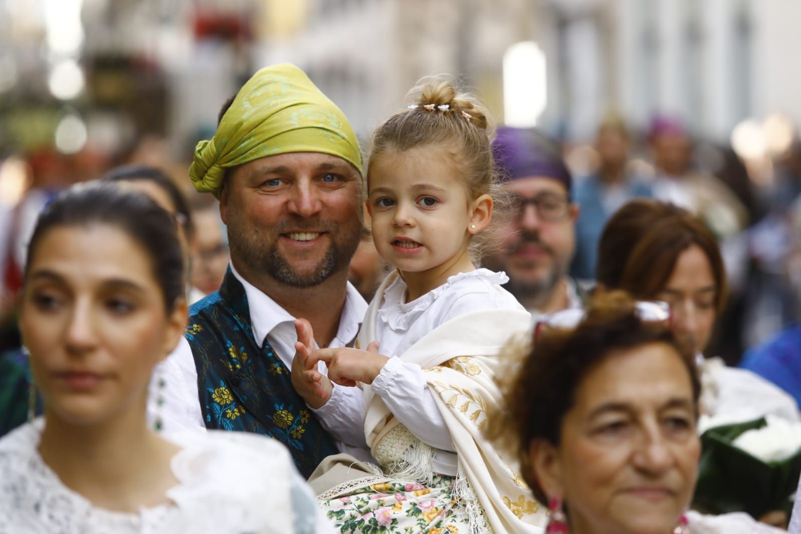 En imágenes | Zaragoza vive su día grande con la Ofrenda de Flores a la Virgen del Pilar