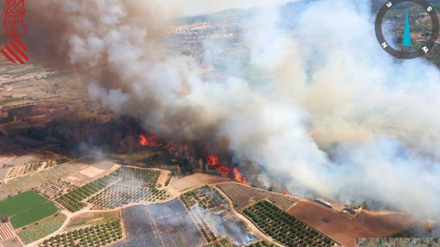 Desalojan a 80 personas de un albergue en un incendio intencionado en Vilamarxant