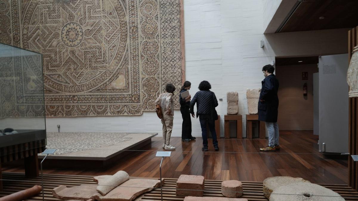 Público visita el Museo de Zamora.