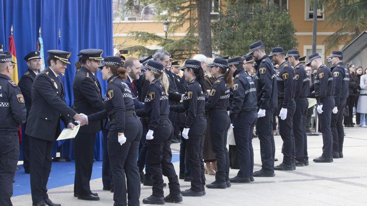 Entrega de despachos a la 53 promoción de la policía Local de València