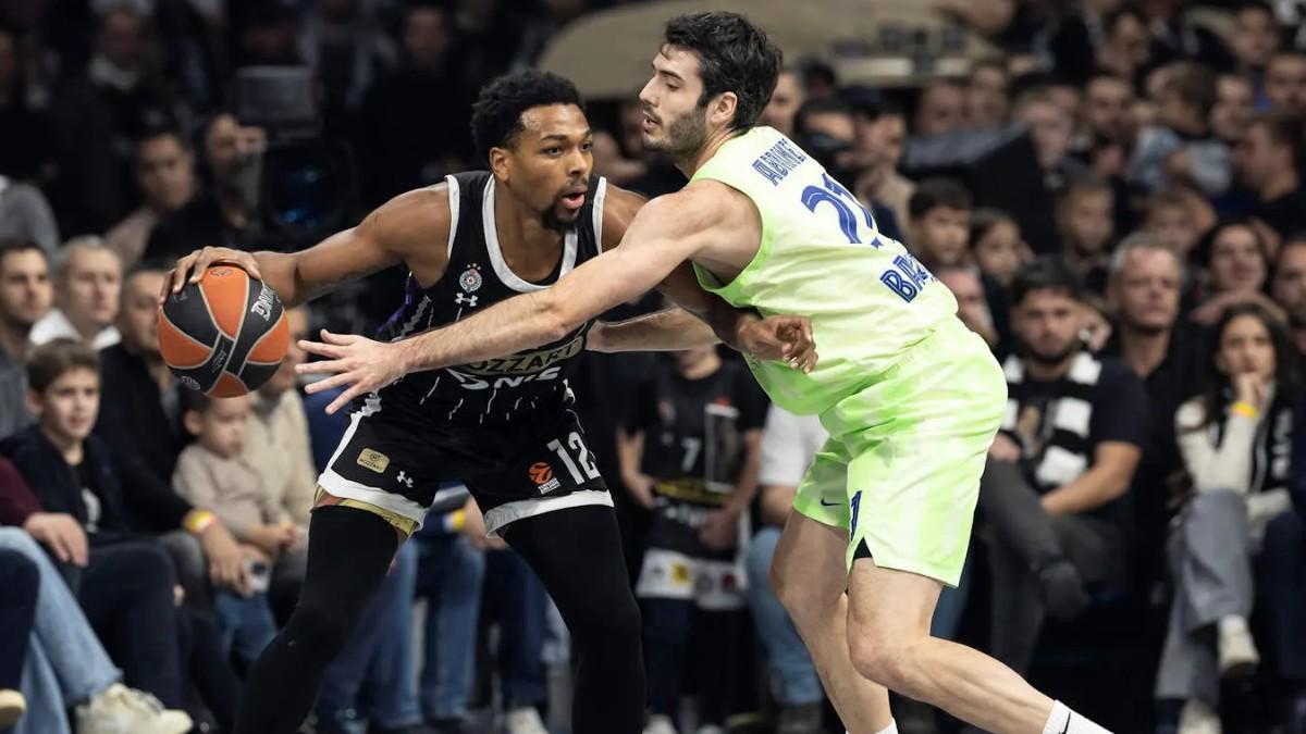 Álex Abrines y Carlik Jones, en el Barça - Partizán de la primera vuelta