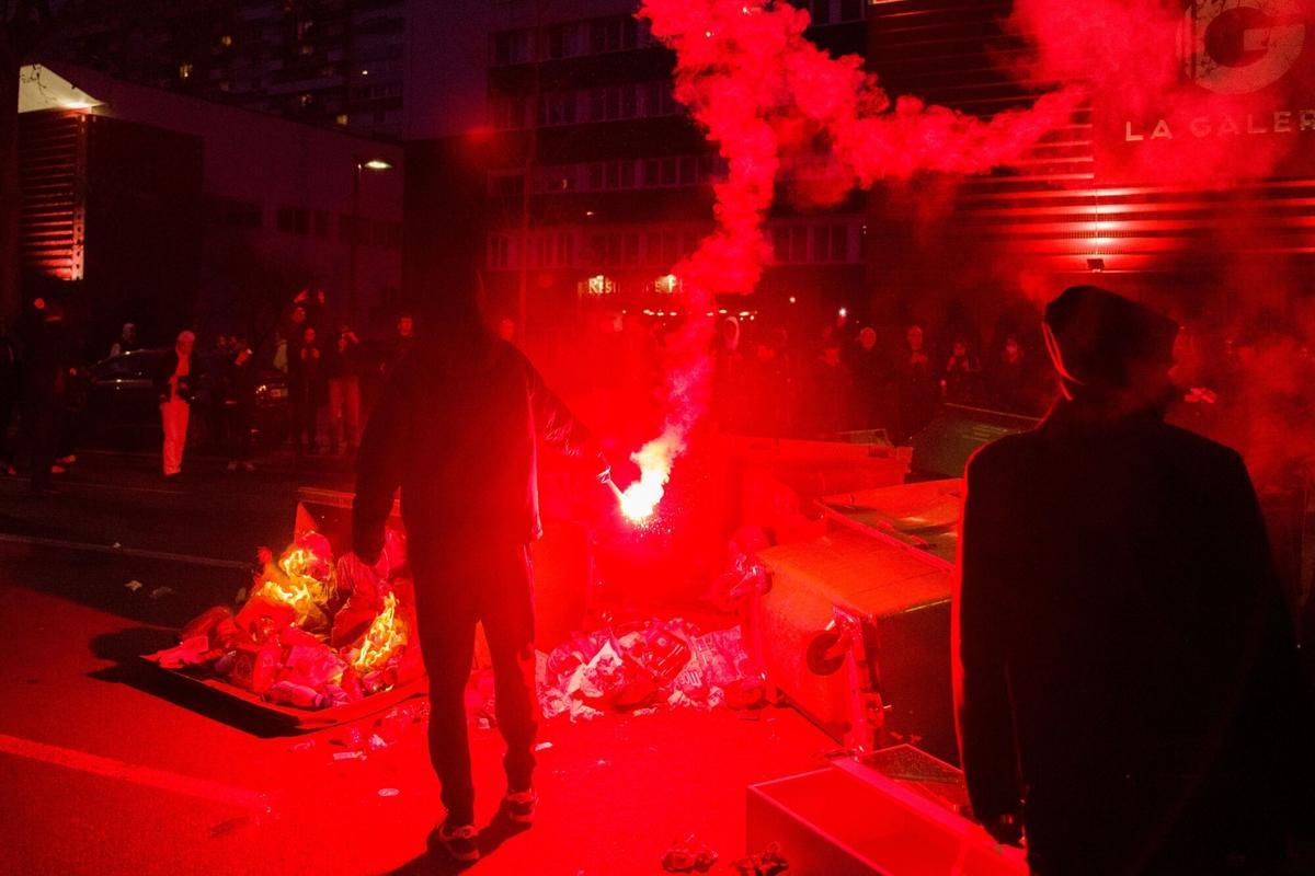 La manifestaciones en París contra la reforma de pensiones se saldan con 122 detenidos