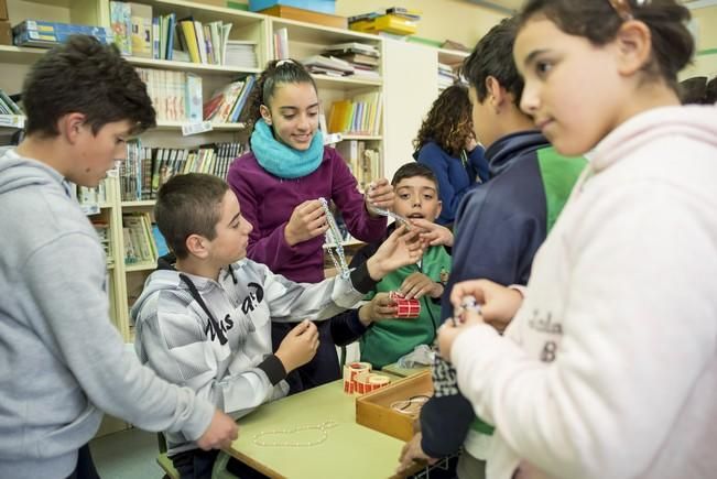 Reportaje al rastrillo organizado por alumnos ...