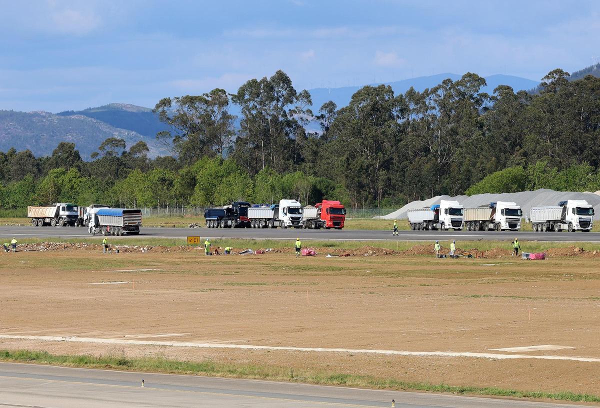 Comienzan las obras en la pista del aeropuerto de Vigo Comienzan las obras en la pista del aeropuerto de Vigo