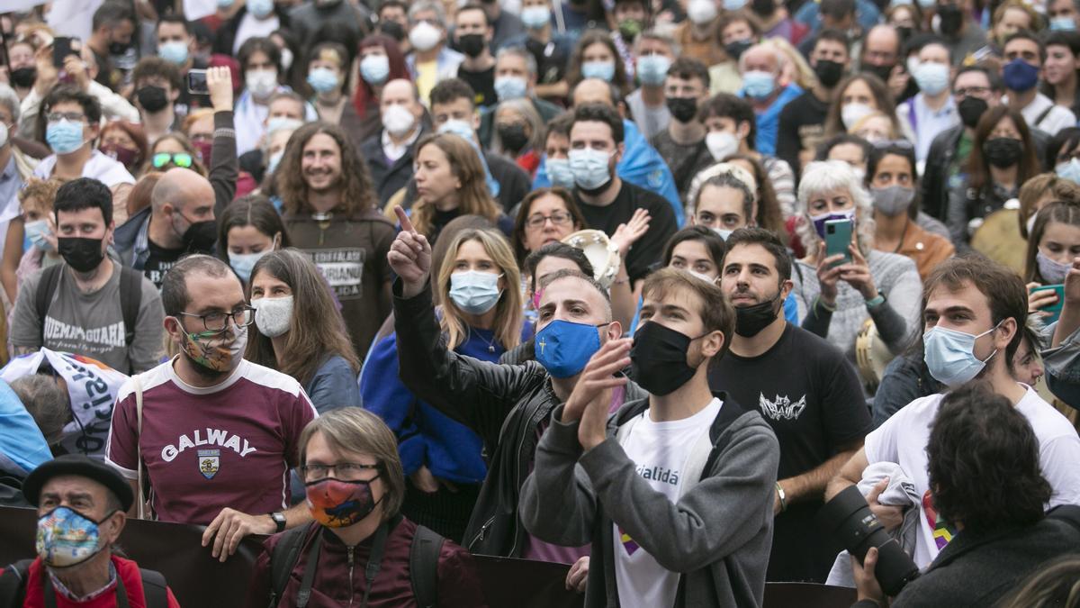 Los partidarios de la cooficialidad del asturiano se manifiestan en Oviedo