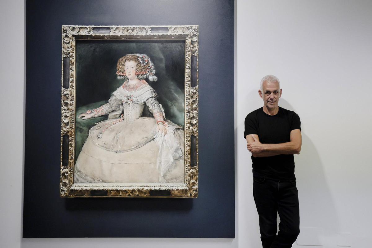 Girbent, junto a una réplica de 'La Venus del espejo' de Velázquez