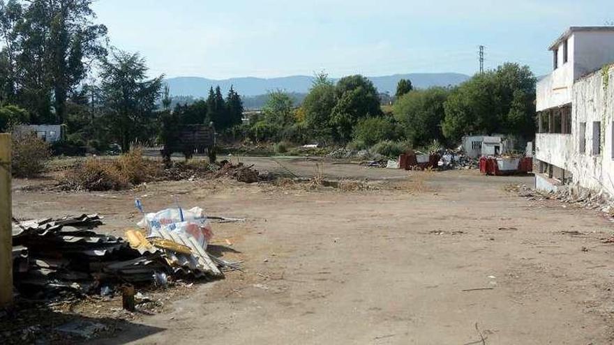 Mejorado aspecto de la finca de Malvar tras la limpieza realizada por la propiedad. // R. Vázquez