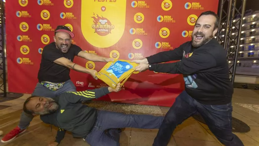Así vive un grupo de "eurofans" llegados de Alemania el Benidorm Fest