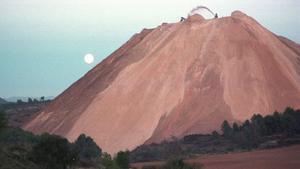 Montaña de sal de unas minas de Potasa.