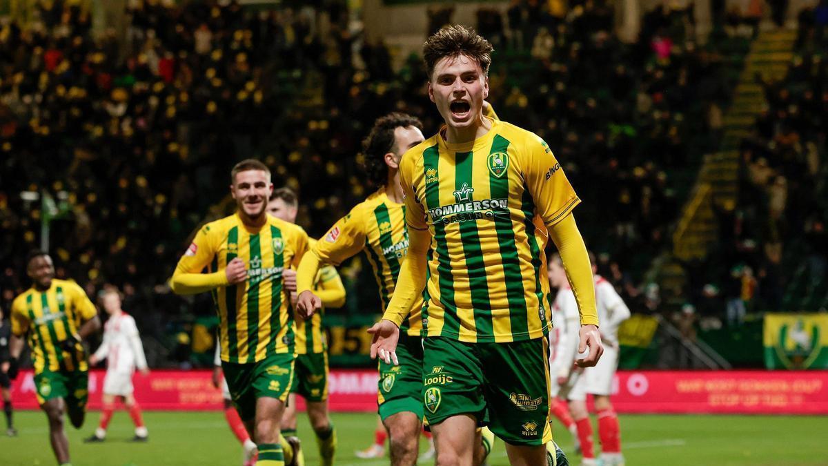 Matteo Waem celebra un gol con el ADO Den Haag.