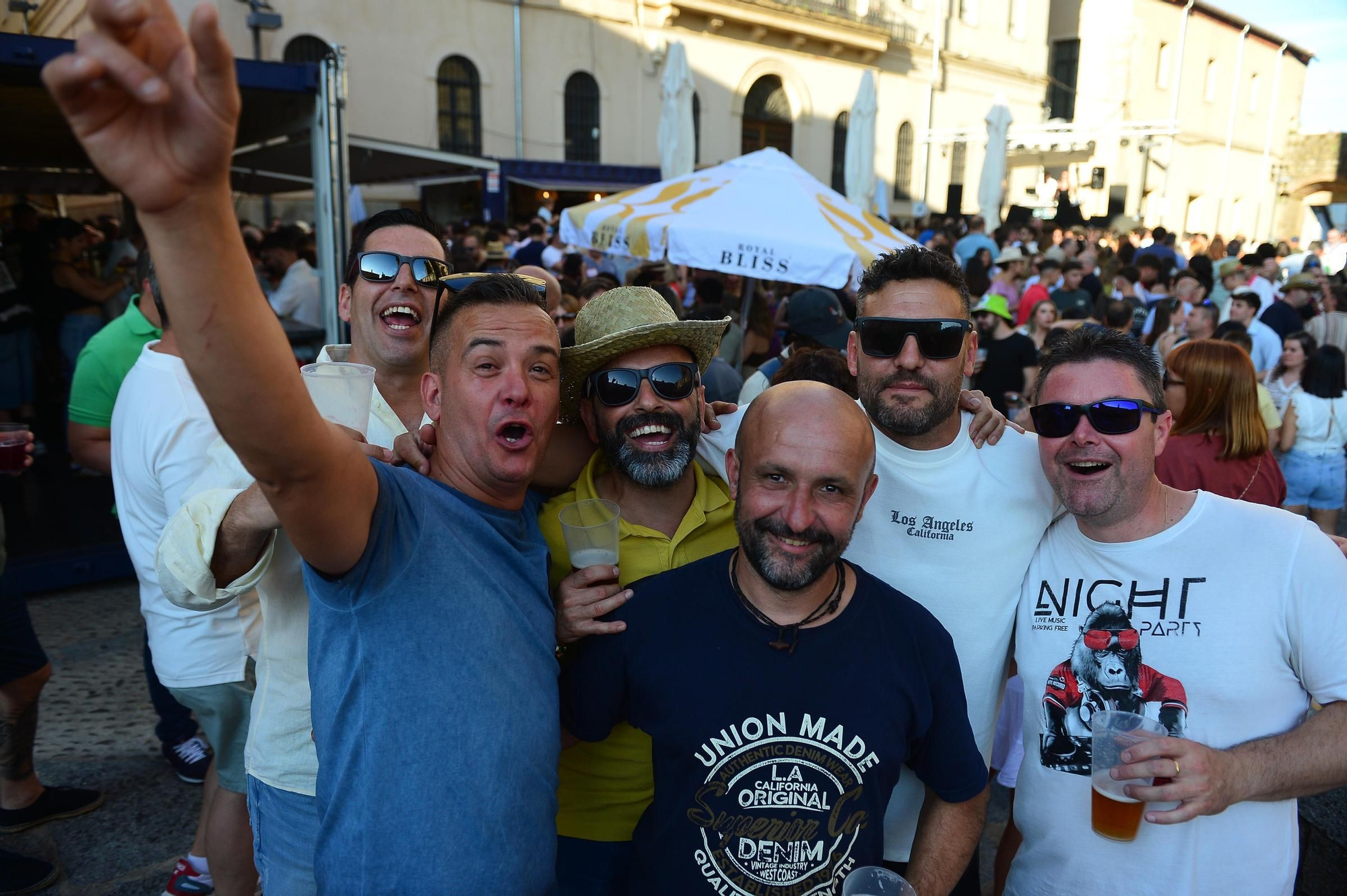FOTOGALERÍA | Búscate en las cañas del sábado de feria en Plasencia