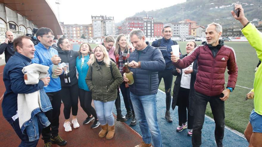 La fiebre del Gordo de Navidad multiplica los pedidos de lotería y desborda al Atletismo Mieres