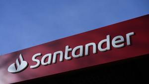 Un logo del Banco Santander en MAdrid, en una imagen de archivo.