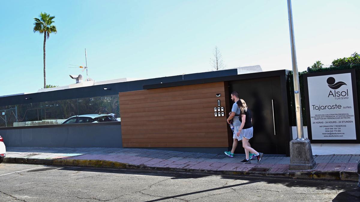 Fachada del complejo Tajaraste en Playa del Inglés