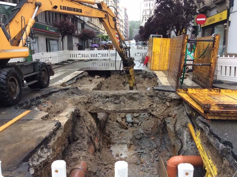 Obras en la calle Fontán sacan a la luz vestigios de una antigua muralla en pleno centro de A Coruña.