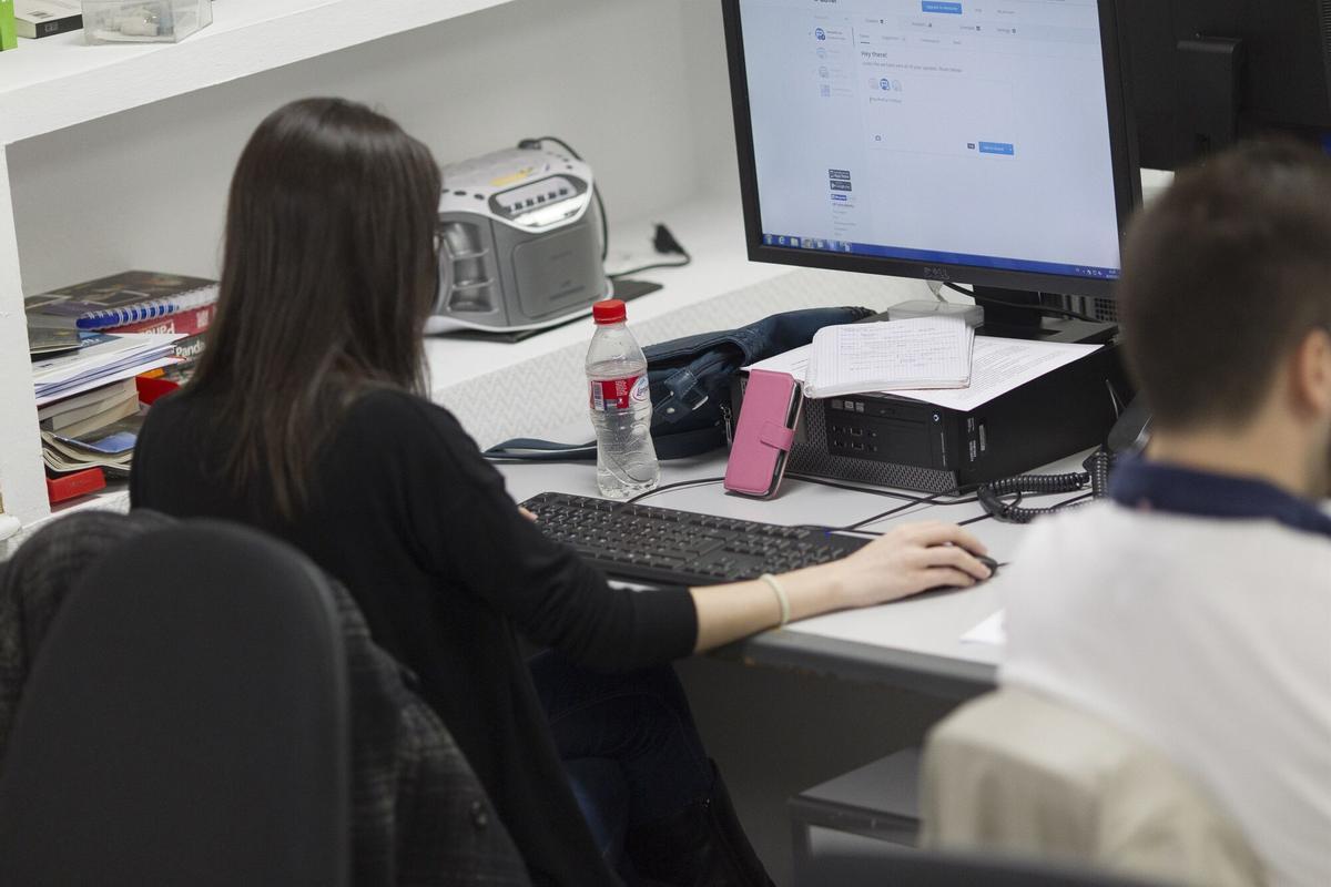 Los trabajadores no tendrán un día extra de manera automática por caer el Día de Andalucía en sábado.