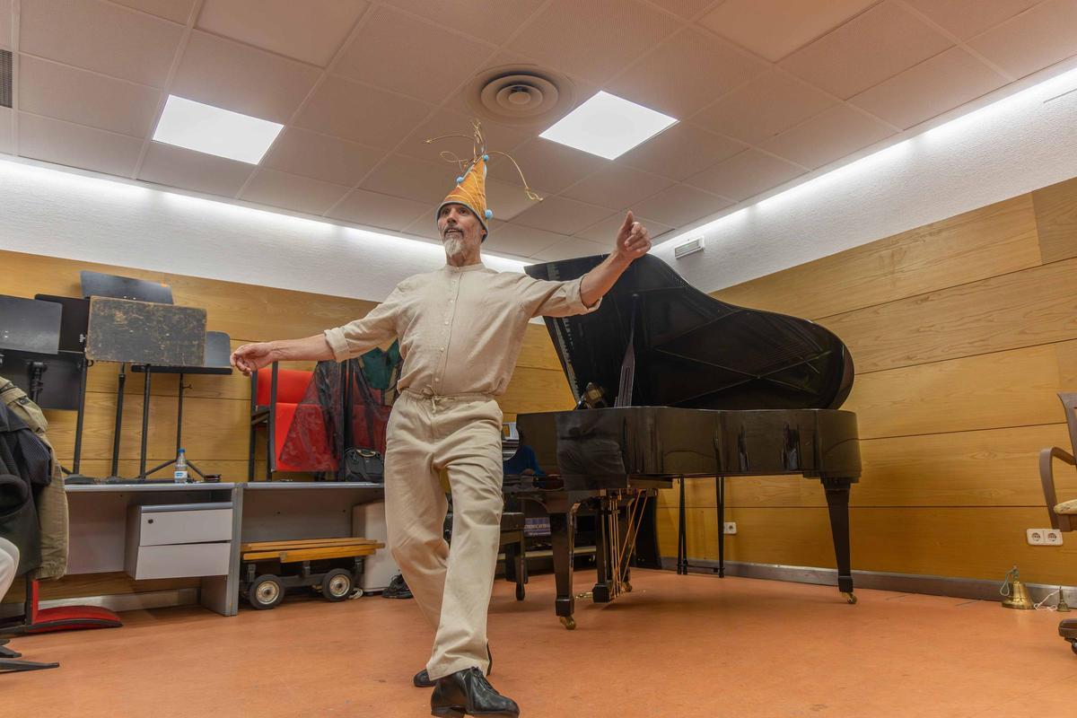 En la sala de ensayo de "Vicenta Lorca": memoria, cuerpo y música en la Compostela que danza En la sala de ensayo de "Vicenta Lorca": memoria, cuerpo y música en la Compostela que danza