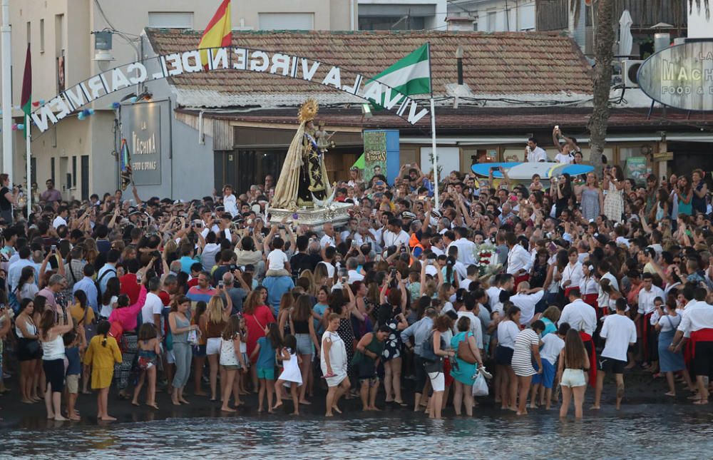 La Virgen del Carmen de Pedregalejo y la de El Palo se encuentran en las aguas del Mediterráneo.