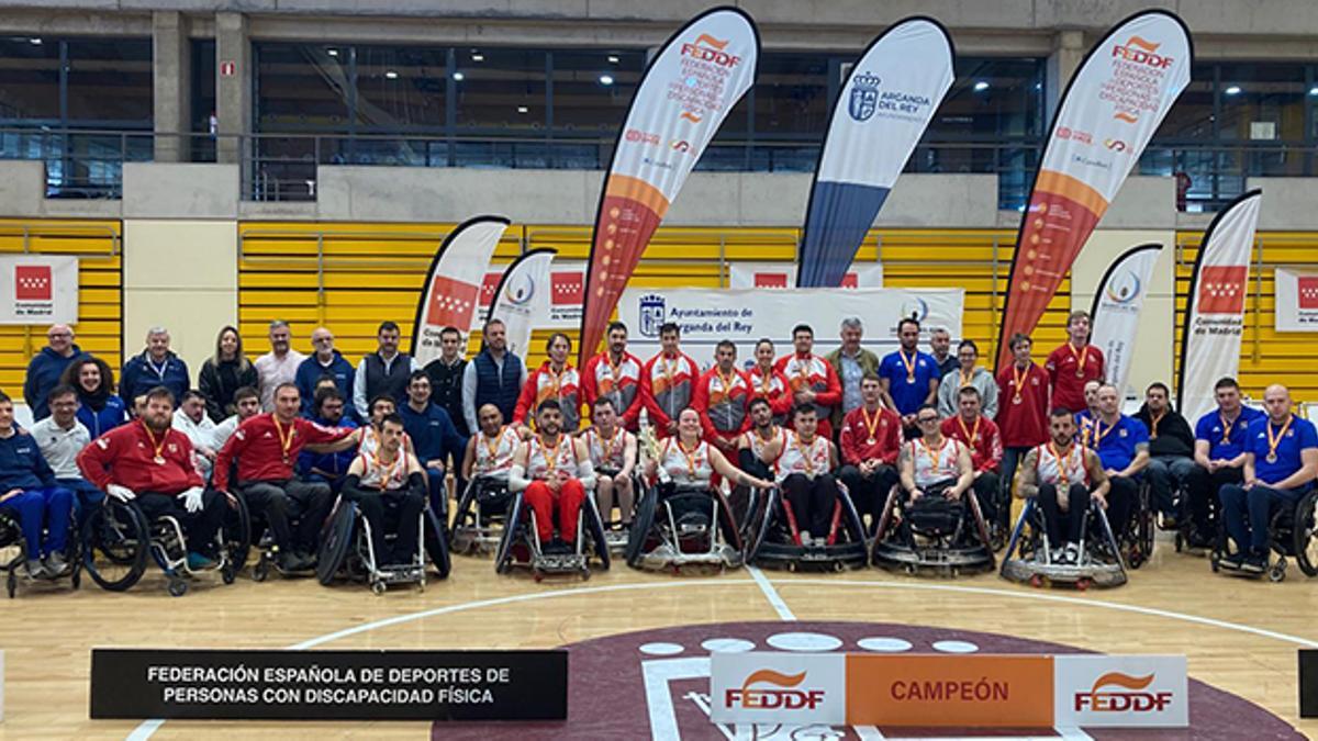 Jugadors i jugadores de la Selecció Espanyola, després de proclamar-se campió al Torneig Internacional de rugbi amb cadira de rodes