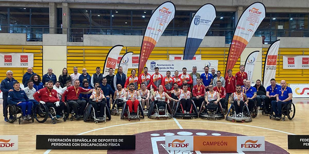 Jugadors i jugadores de la Selecció Espanyola, després de proclamar-se campió al Torneig Internacional de rugbi amb cadira de rodes