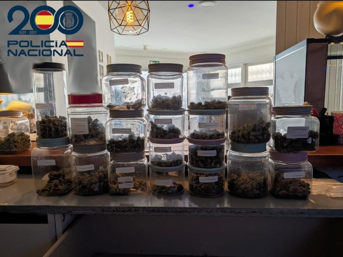 Die Nationalpolizei beschlagnahmte verschiedene Cannabis-Produkte an der Playa de Palma.