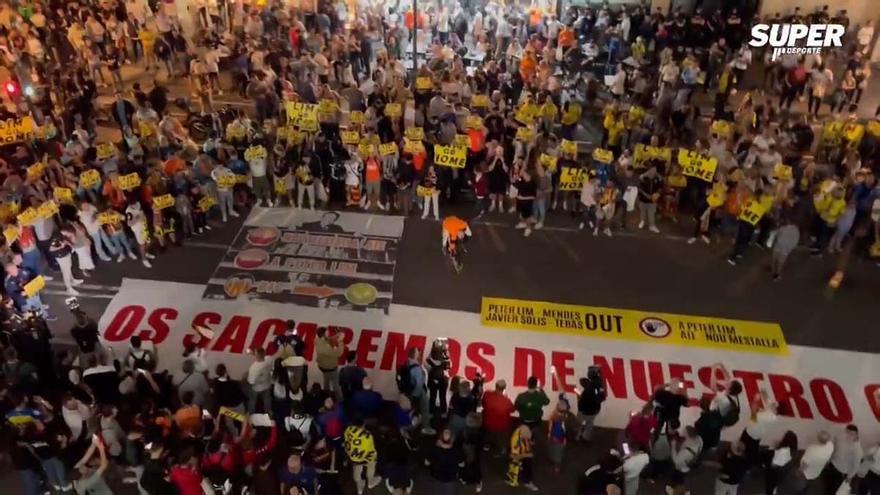 El valencianismo vuelve a manifestarse contra Peter Lim