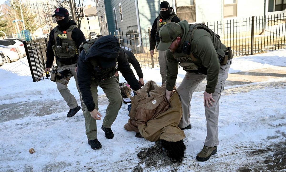 El ‘tsar’ de la frontera de Trump admet errors però reclama cooperació