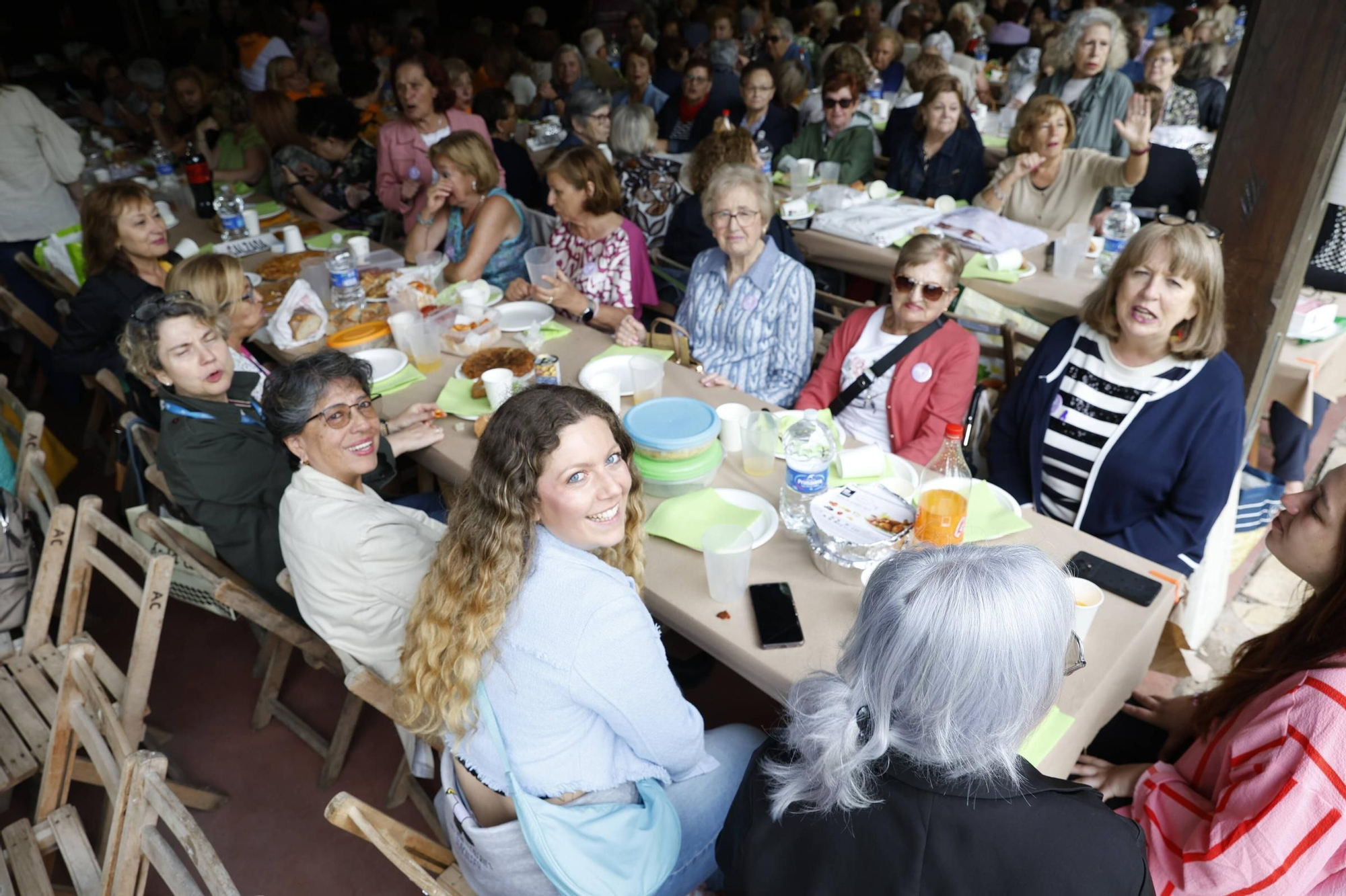 Así fue la fiesta "Femenino y Plural" en Gijón con 600 mujeres en el Muséu del Pueblu d'Asturies (en imágenes)